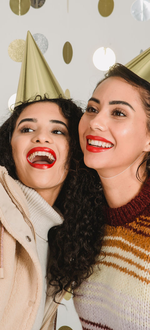 En eventos como bodas, fiestas y graduaciones, el papel fotográfico es utilizado para imprimir fotos instantáneas para que los invitados puedan llevarse un recuerdo de la celebración.