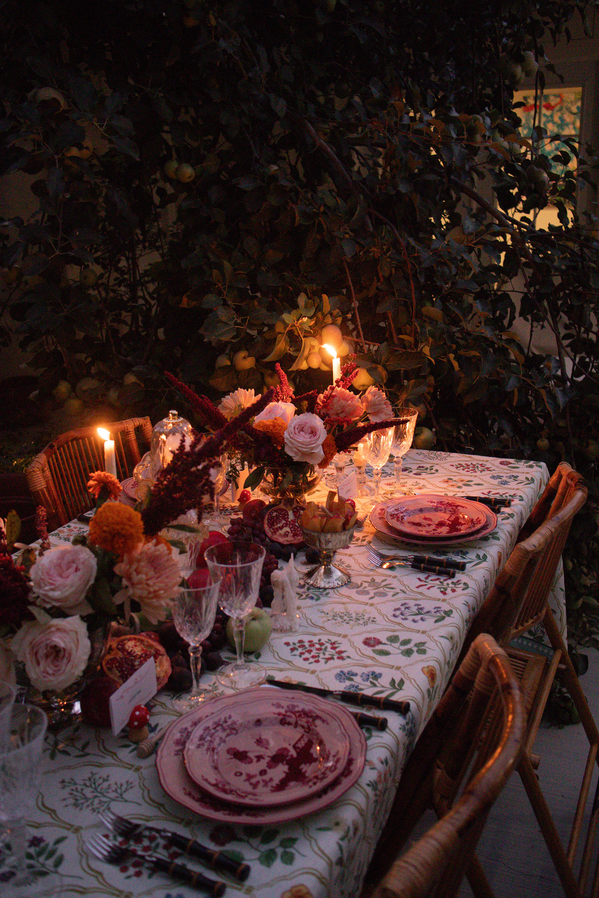 Summer entertaining setup in a Los Angeles backyard garden