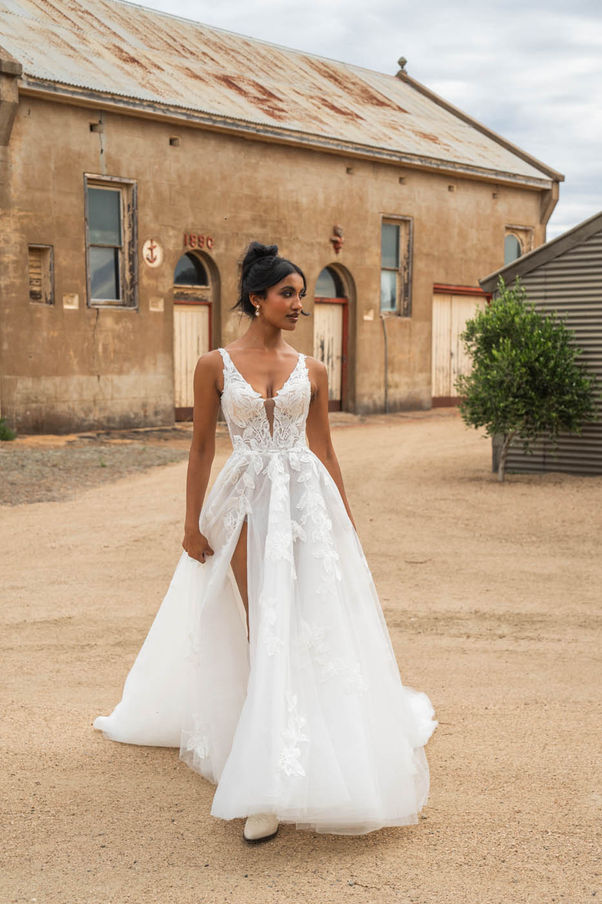 MADI LANE
GOWN
BRIDE