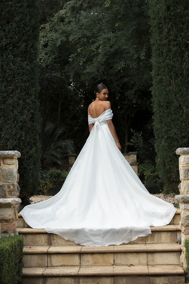 Madi Lane
Wedding Dress
White Ball Gown