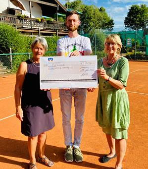 Spendenfreudiges Benefiz-Café: TC-Zorneding spendet stolze 1.000,00 €