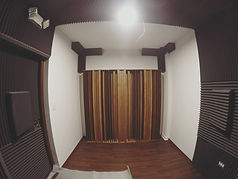 estudio de grabación, control room, trampa de bajos, difusor, LEDE, QRD unidimensional