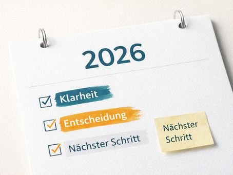 Kalender 2026 mit Checkboxen Klarheit, Entscheidung, nächster Schritt