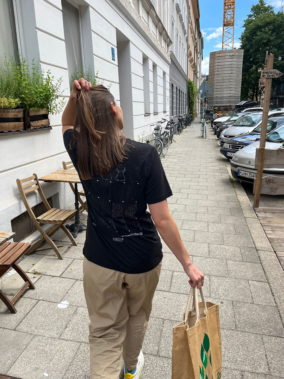 Miniaturbild: schwarzes unisex Tshirt aus weicher Bio-Baumwolle, Rückansicht mit Print