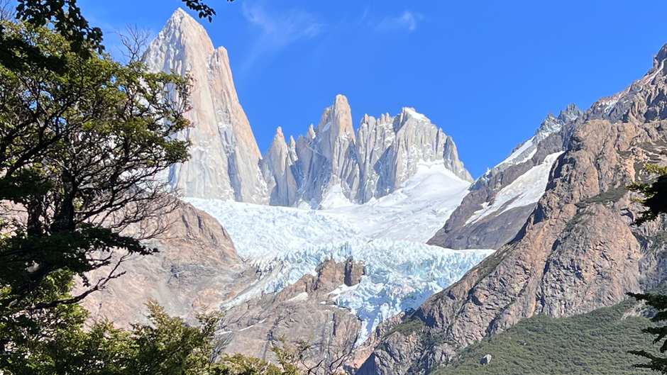  El Chaltén Town Guide: Stays, Food & Local Patagonia Vibe