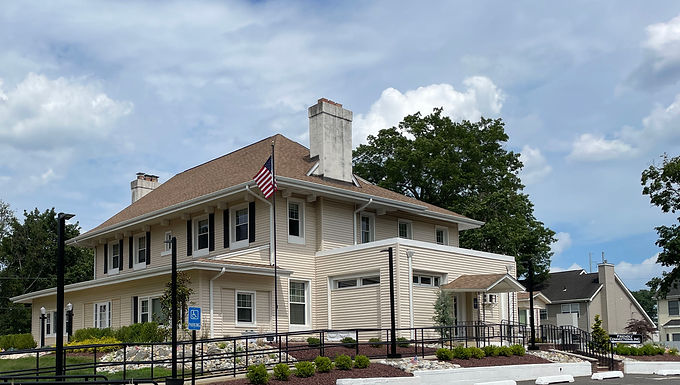 Our gallery will feature artists at work, and a gallery viewing of several artists and photographers who will be there to welcome visitors and discuss their work.