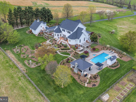 Just Listed in Paeonian Springs!