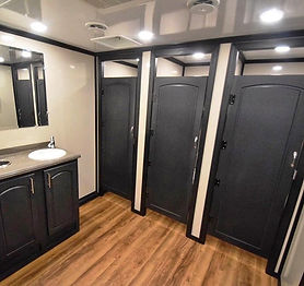 Restroom-Trailer-pic-1.jpeg