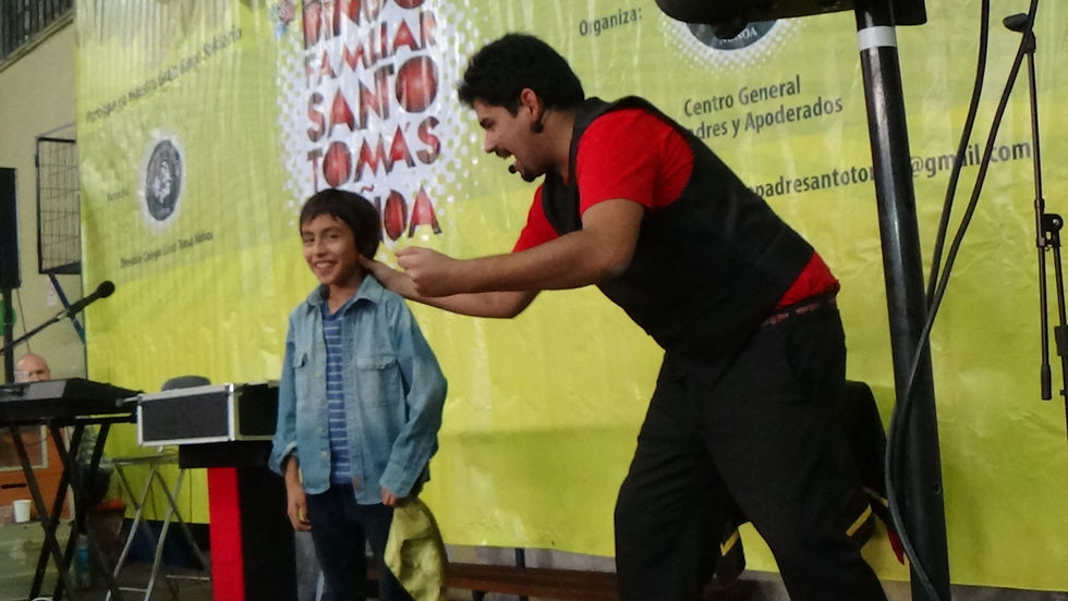 Ayudando en Colegio Santo Tomas
