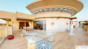 פנט' 3 חד' + ממ"ד, אולטרה-יוקרה ברחוב מדינת היהודים, הרצליה פיתוח.
חדש למכירה בבלעדיות ווילסון נדל"ן/ חט' היוקרה!
הרצליה פיתוח - פריים לוקיישן, רח' מדינת היהודים 14.
בפרויקט וילה מארה היוקרתי, פנט' 3 חד' + ממ"ד במפלס אחד, על קומה שלמה!
כ- 408 מ"ר בנוי, 206 מ"ר עיקרי + 202 מ"ר מרפסות.
ק' 4 מתוך 4, יחידה בקומה, מעלית פרטית, כניסה פרטית.
דירה מושקעת ומתוחזקת, חימום תת-רצפתי, מיזוג מרכזי, מטבח מקורי בולטהאופ, חדר ארונות גדול, ארונות קיר נגרות פרטית ושפע מקומות אחסון בדירה.
מרפסת שלושת רבעי היקפית מפנקת, פונה היישר לשקיעות מערביות בלתי נשכחות, לצפון ולדרום.
כ"א צפ'-דר'-מז'-מע'.
בניין בוטיק יוקרתי ביותר, 24 דירות בלבד. אוכלס בנוב' 1999 ומאז נחשב לאחד הפרויקטים היוקרתיים והמבוקשים בישראל.
לדירה צמודות 4 חניות רחבות ומחסן פרטי.
בבניין לובי מפואר, חדר כושר, בריכה מחוממת, 2 סאונות, מלתחות ומרפסת שיזוף פרטית.
הדירה ממוקמת כ- 150 מ"ר מחוף הים, 5 דק' ליציאה לכביש 2, 7 ד' ל- 531. בסמיכות לקניון ארנה, שבעת הכוכבים, הפארק העירוני ולתחנת הרכבת.
מחיר מבוקש: 28,000,000 ש"ח.
כניסה מיידית. 