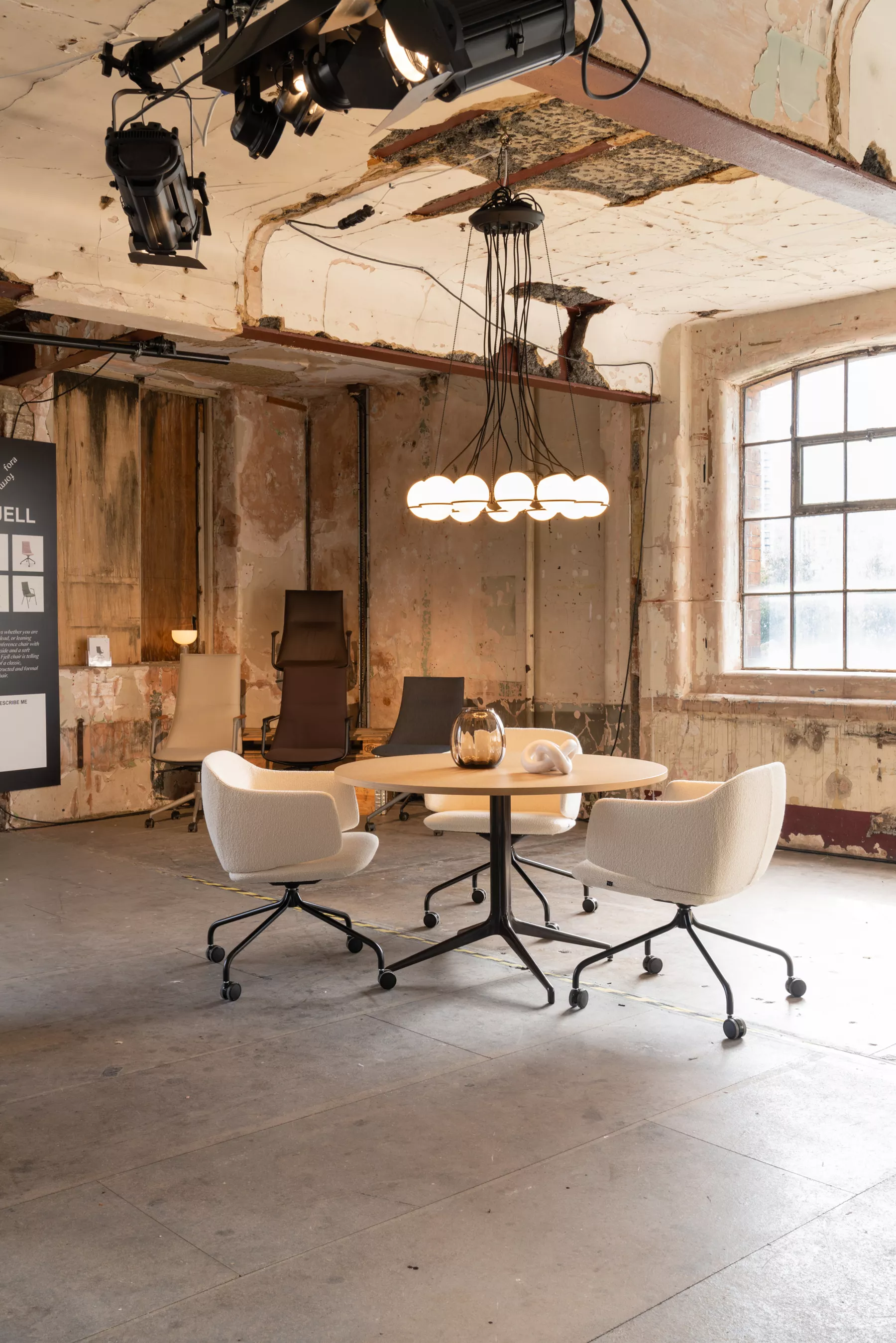 Dwell-chair-and-Kvart-table_-material-matters_FORAFORM_dbf8d6a38dd21a4600d81f78eddca413.we