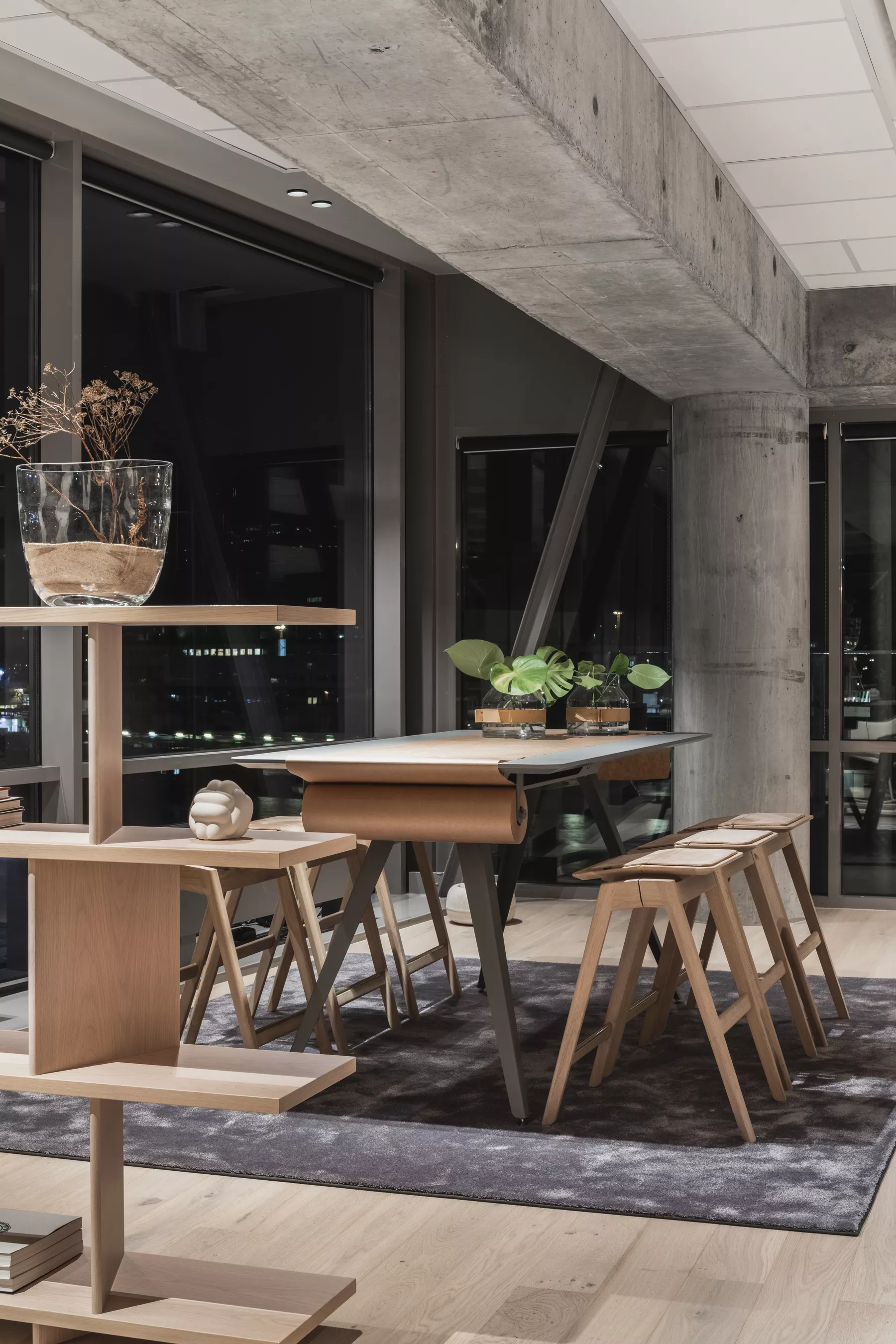 Knekk-bar-stool-and-Knekk-table_Note-shelf-at-Fora-Form_dbf8d6a38dd21a4600d81f78eddca413.w