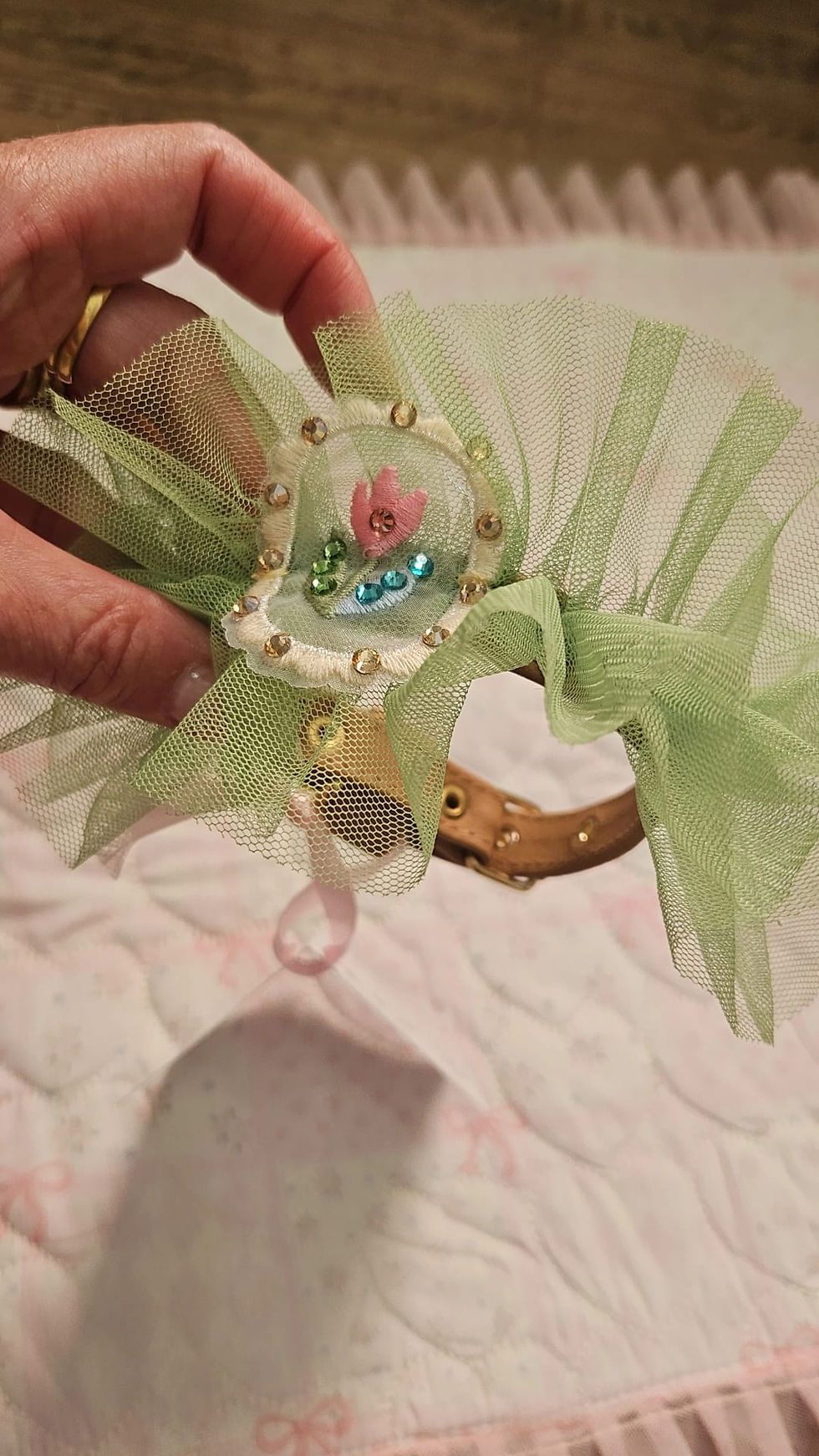 Miniatura: The tulip collar