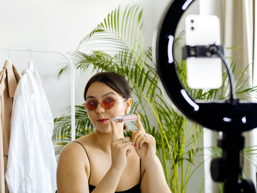 短影音業配新手,如何不翻車?本文使用大數據分析,整理出好評最高與負評最雷的題材排行榜,讓你用對內容、避開風險,穩穩踏出業配第一步!