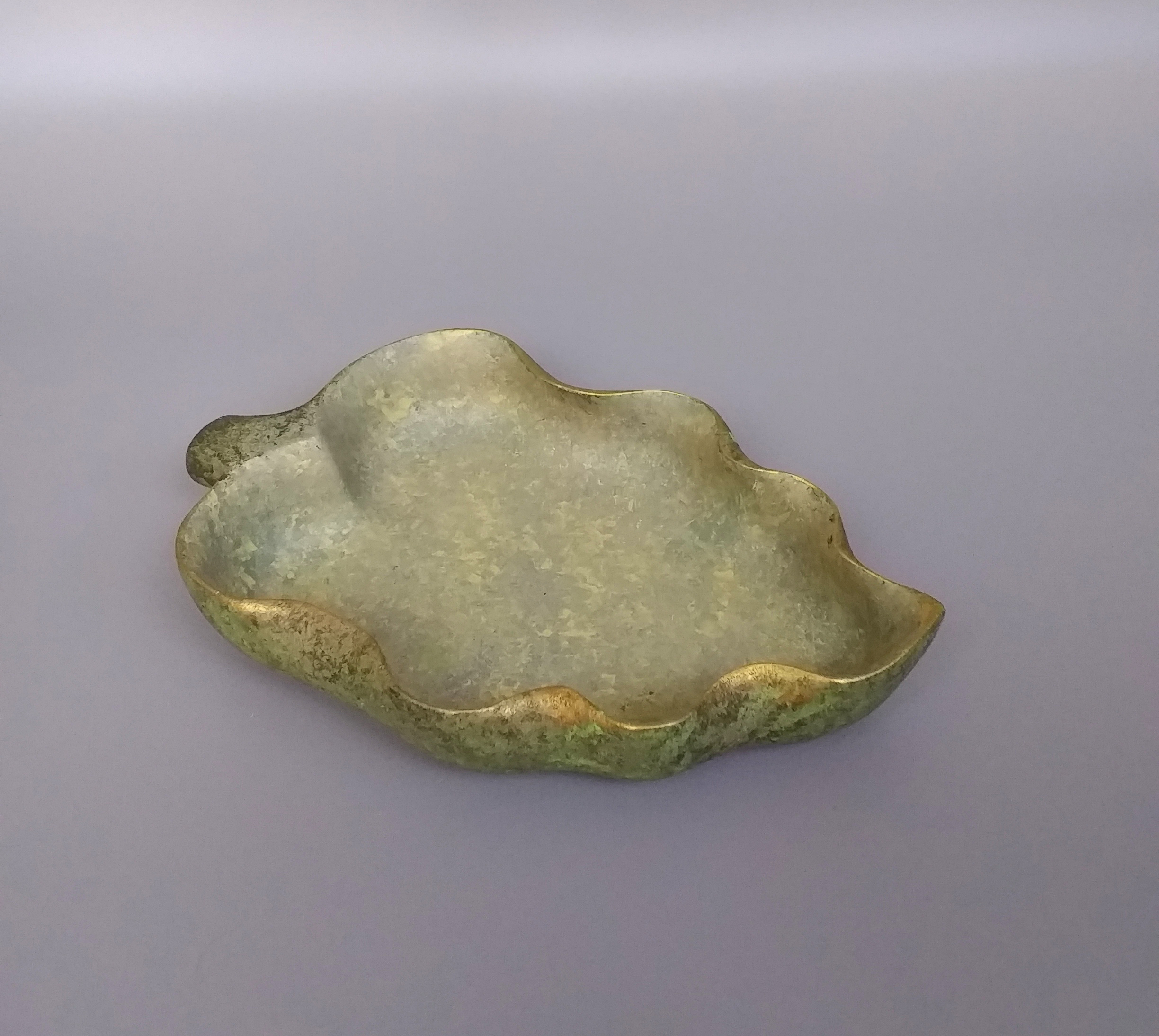 Fluted Edge Green Gold Leaf