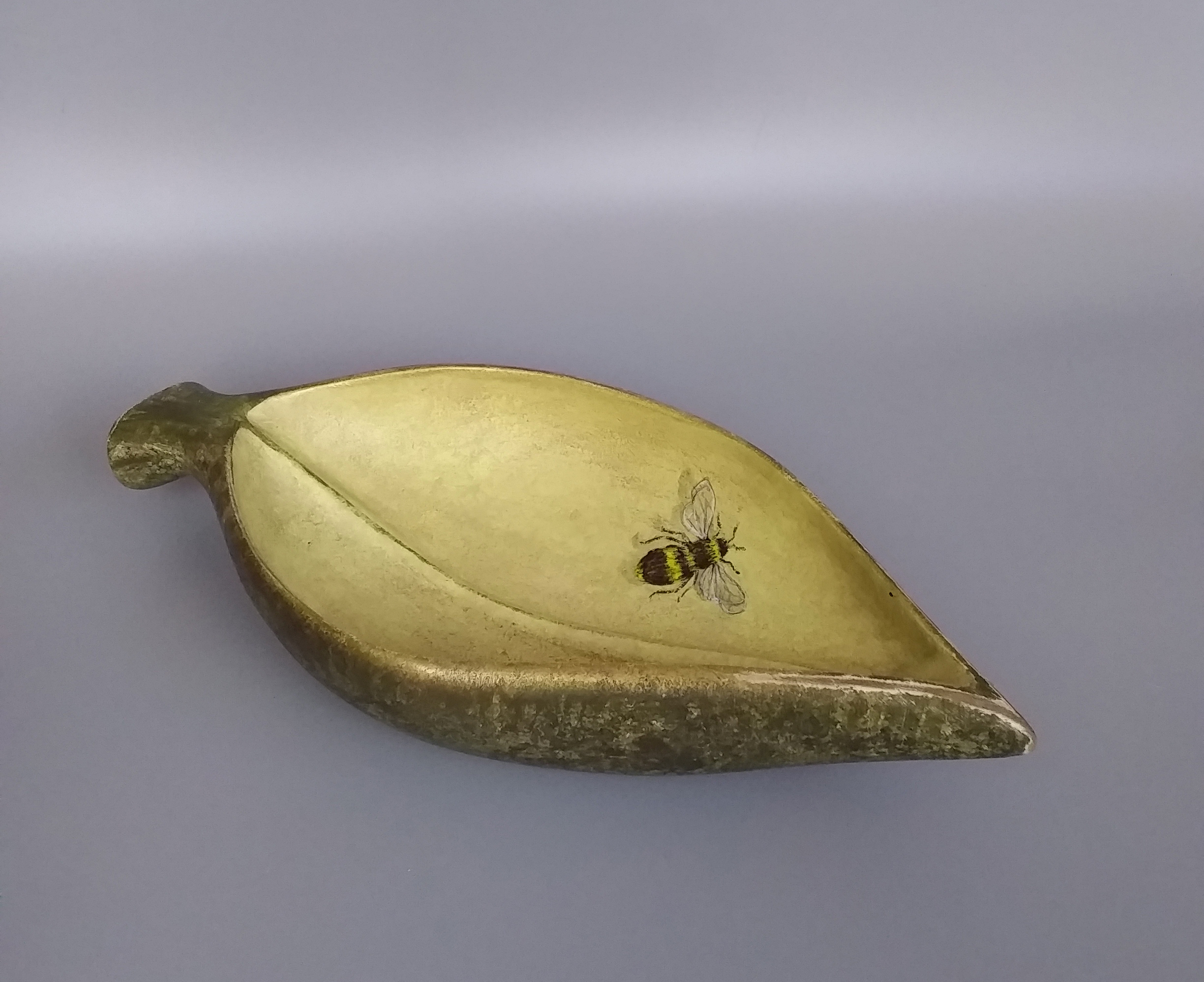 Bee on a Leaf Bowl