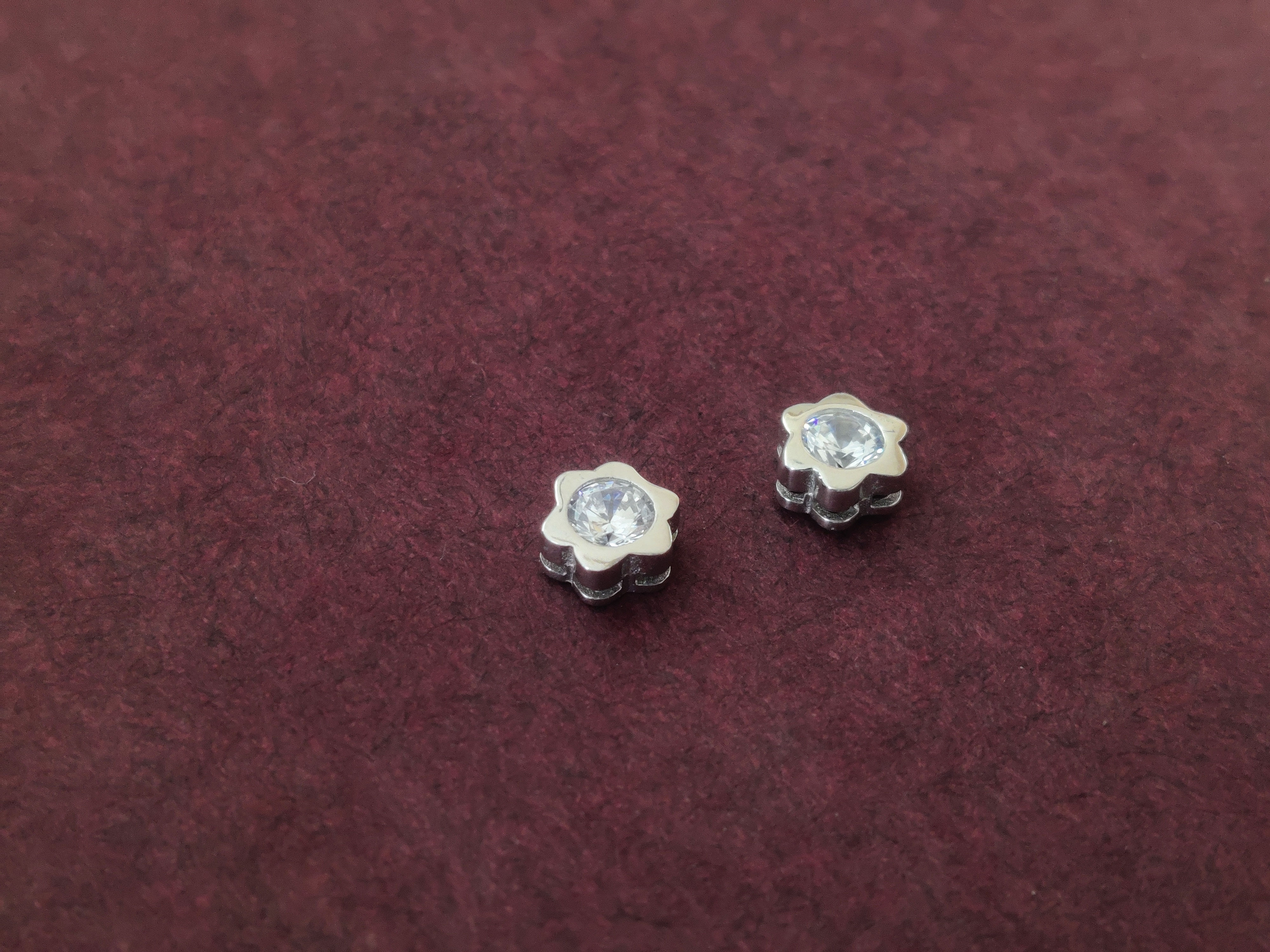 Enchanted Foliage: Pavé Leaf Studs