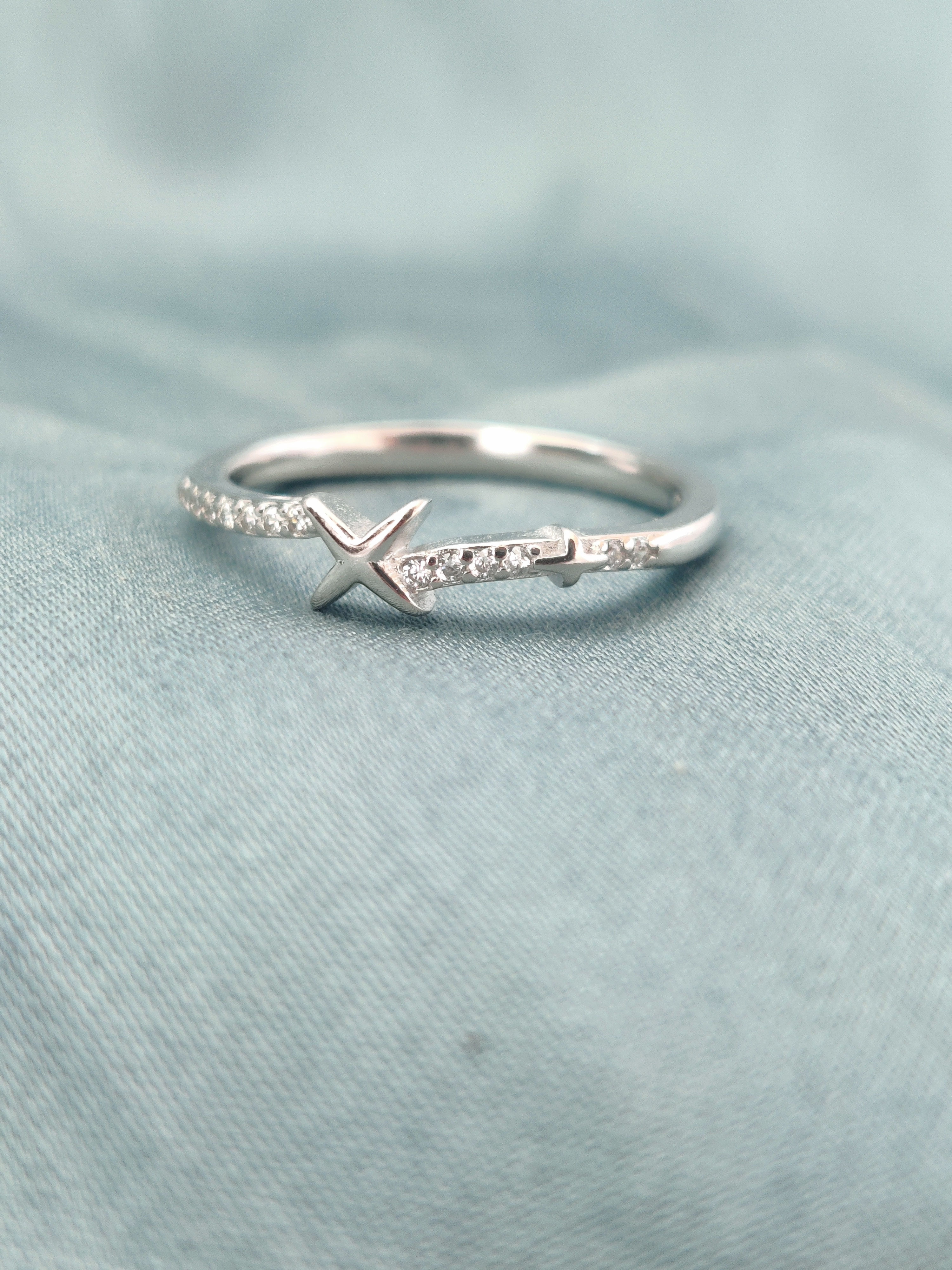 Elegant minimalist band with an asymmetric "X" crossover design