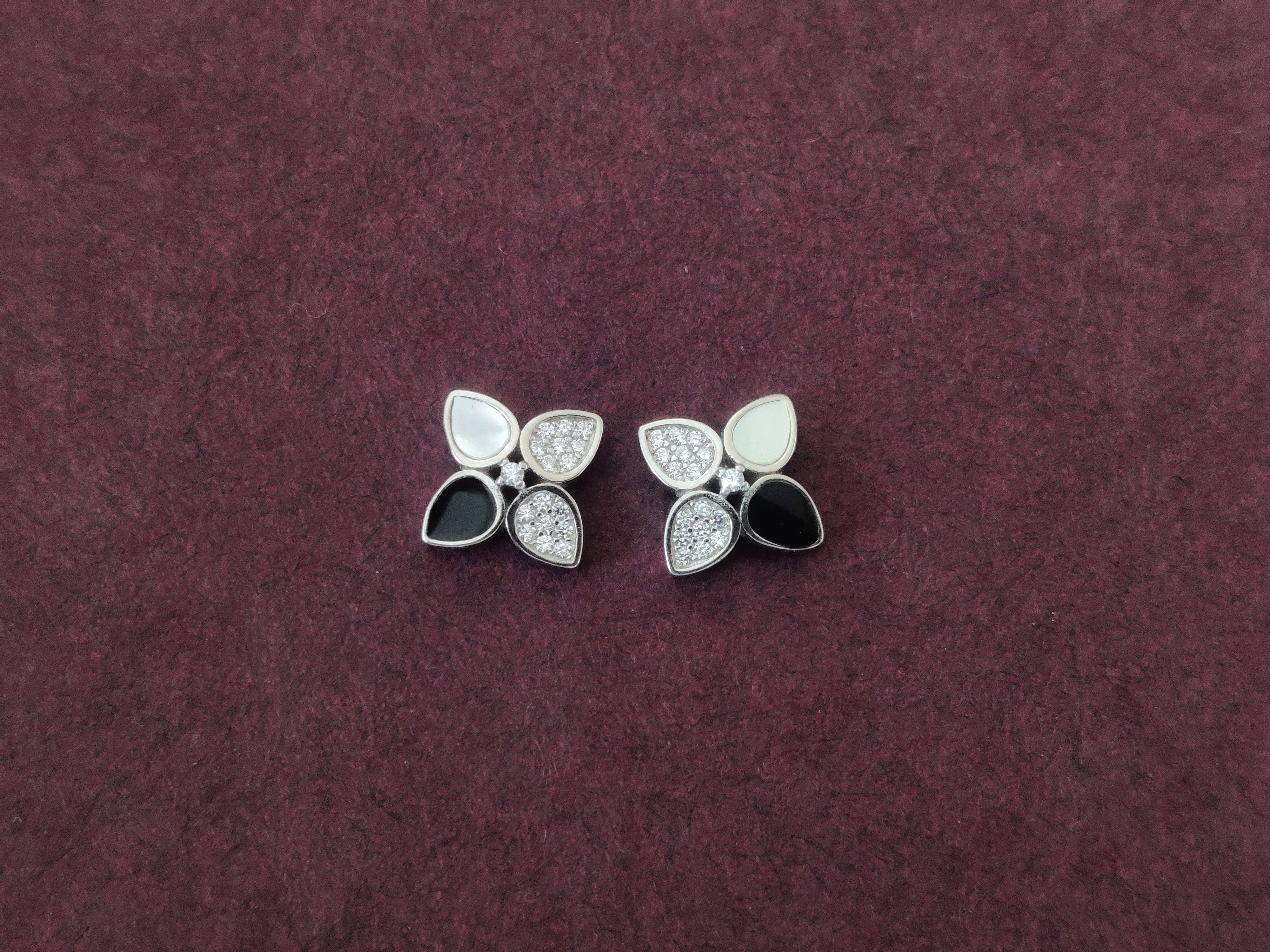 Monochrome Four-Petal Clover Stud Earrings