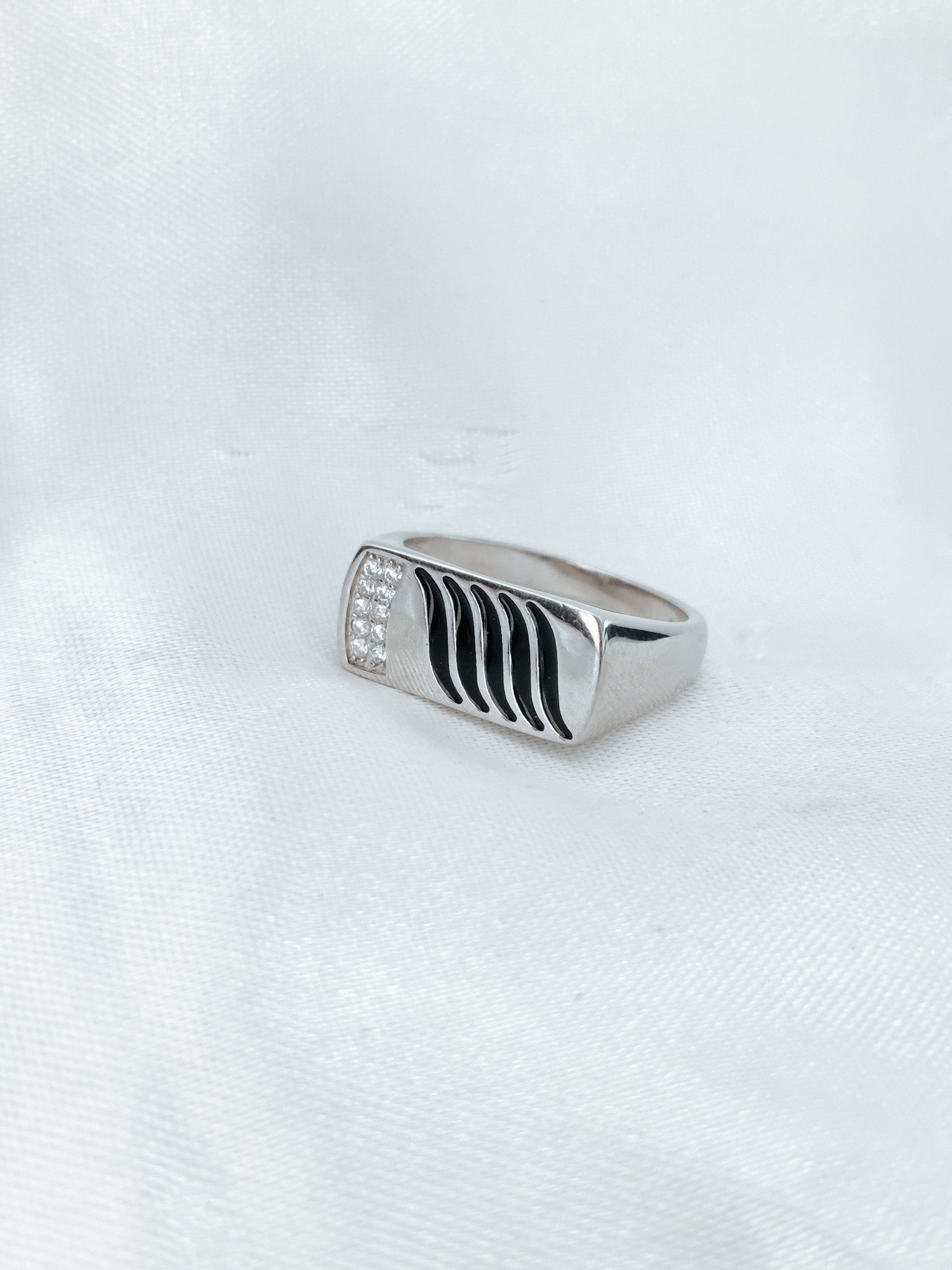 Black Rhodium finished Ring 