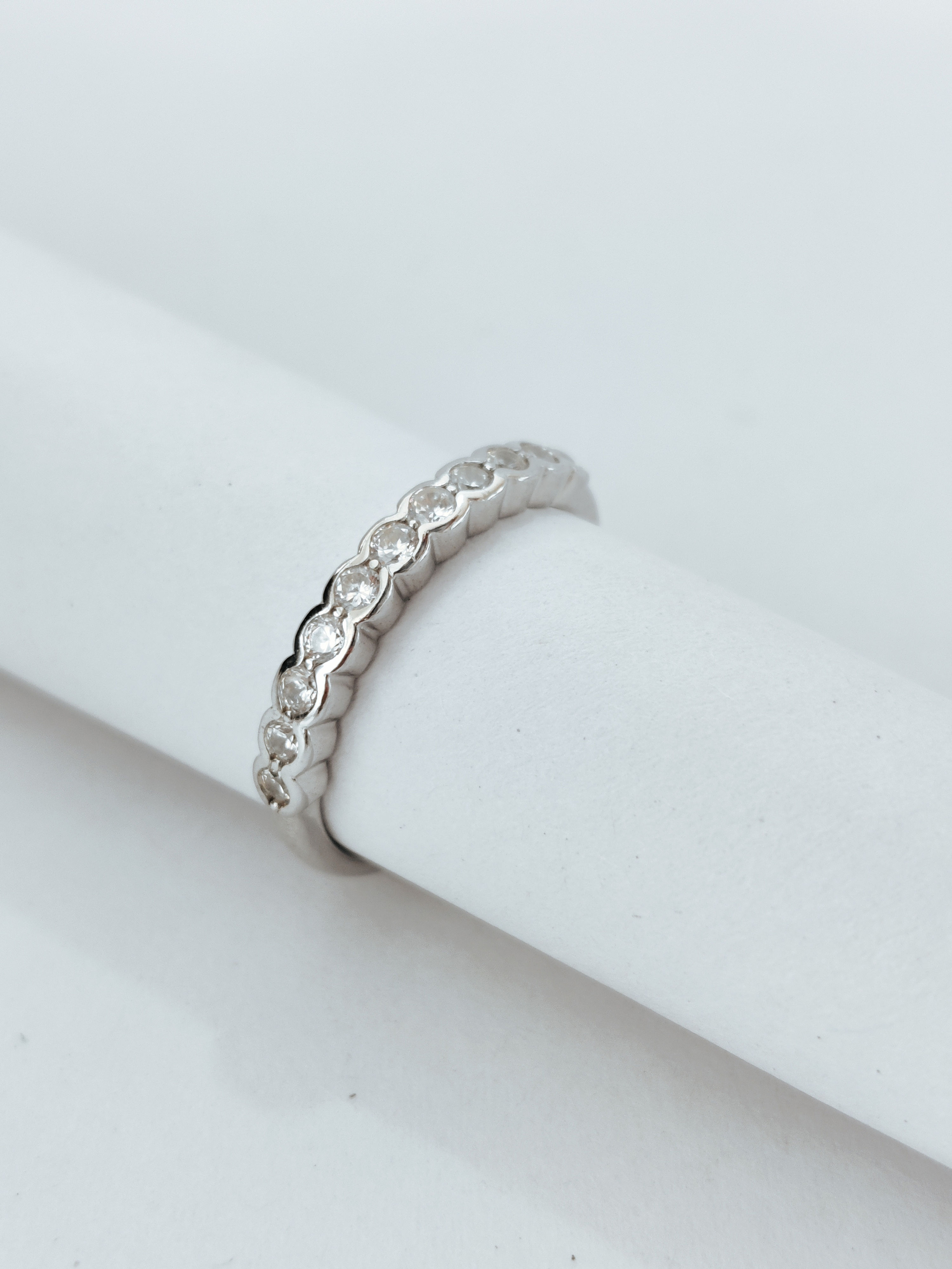 Linearly Studded Diamond Ring 