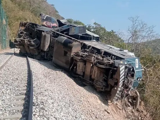 Descarrilamiento del Tren Interoceánico en Oaxaca deja 98 heridos y 13 fallecidos