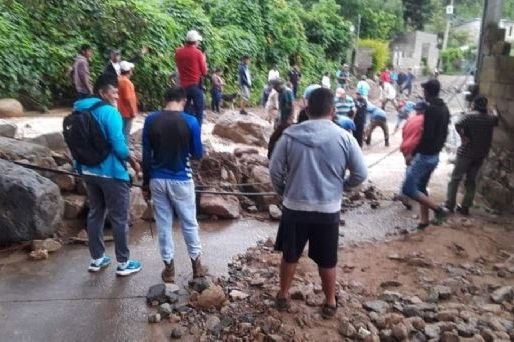Tromba en Tlatlaya deja una mujer desaparecida y graves inundaciones