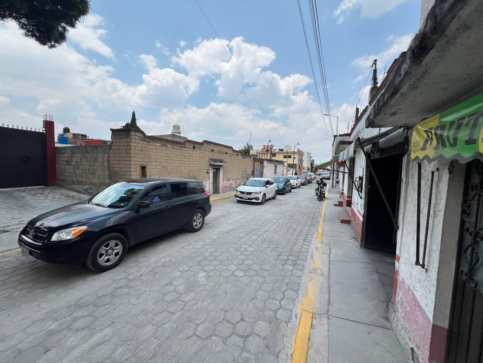 Alcalde de Metepec  Fernando Flores aclara reposición de adoquines en Santa Cruz