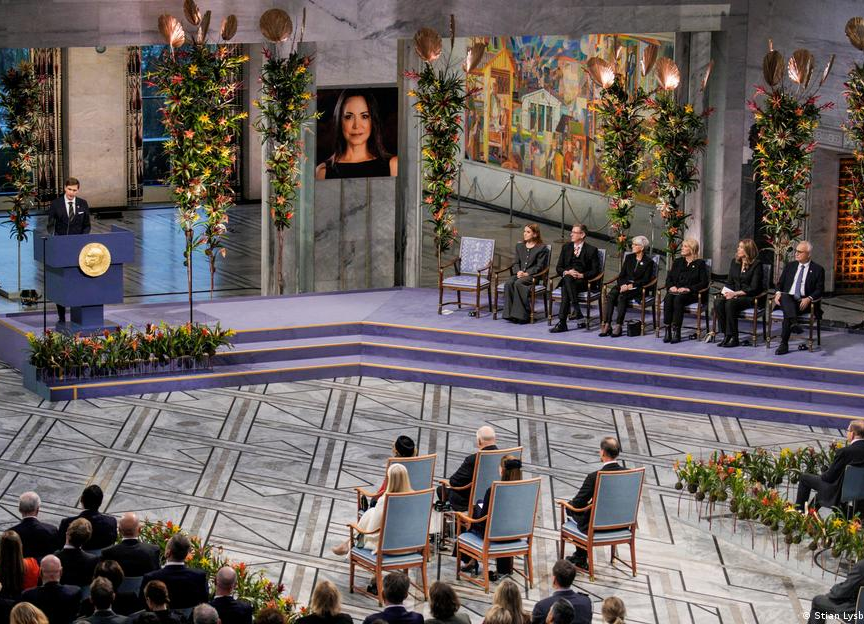 El Comité Noruego del Nobel insta a Maduro a dimitir