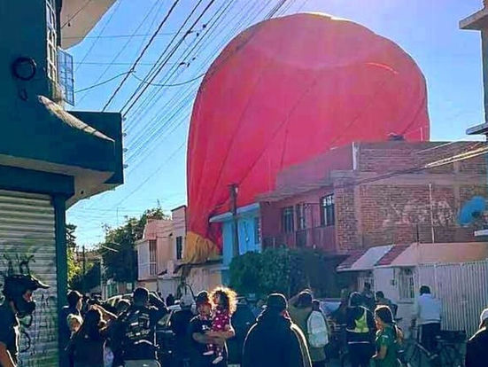 Globo aerostático cae en San Martín de las Pirámides, Teotihuacán; hay 12 lesionados