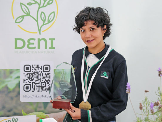 Emma Yuridia Martínez, alumna del CONALEP-Temoaya crea insecticida ecológico
