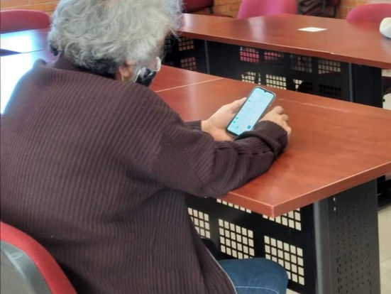 Invitan a taller "El Uso del Celular" dirigido a adultos mayores