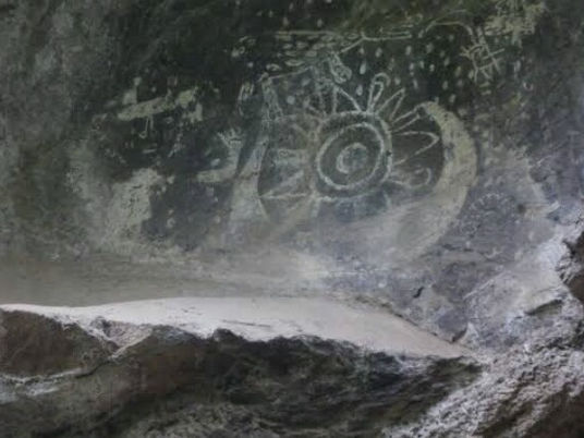 Exigen a gobierno de Atlautla evitar vandalismo de pinturas rupestres