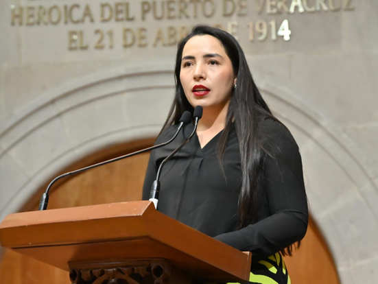Propone Arleth Grimaldo ‘Huella Verde’ en los bajopuentes del Edomex