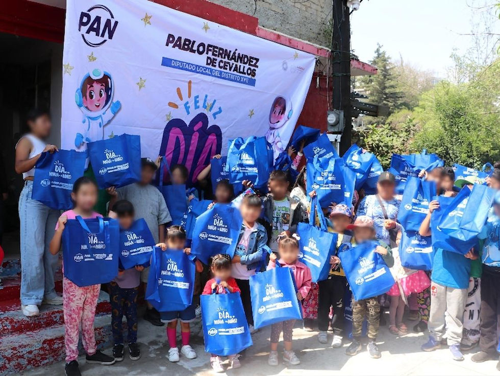 Diputado del PAN Edomex, Pablo Fernández de Cevallos lleva juguetes a niños y niñas en colonias de Toluca