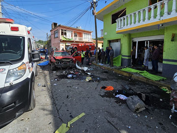 Un muerto y 16 heridos tras explotar una camioneta cargada con pirotecnia en Edoméx