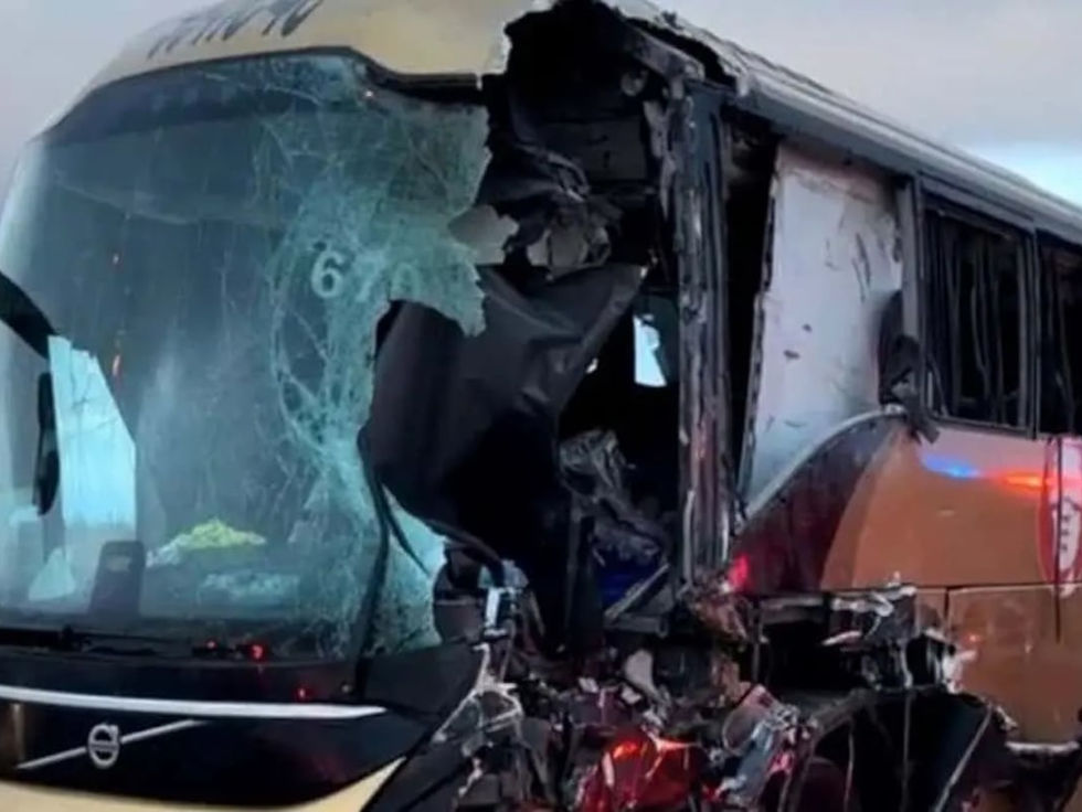 Choque entre un autobús y un tractocamión en Sonora deja cinco muertos y 25 heridos