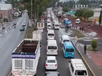 Caos vial y accidentes en la autopista México-Puebla por obras del trolebús Chalco-Santa Martha