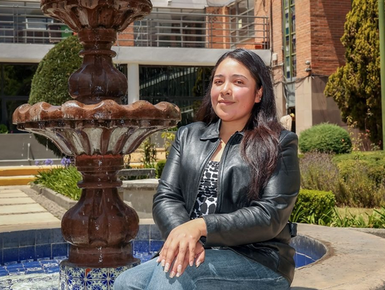 UAEMéx celebra a egresada reconocida con el Premio Mujeres Defensoras de DH 2026