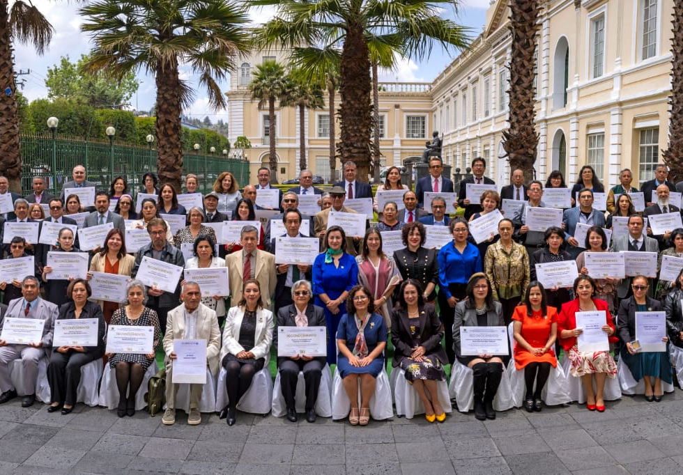 La docencia, pilar de la transformación universitaria: homenaje a 220 académicos