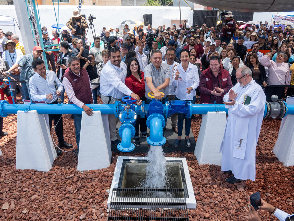 Cumple Ricardo Moreno compromiso de entregar más agua a la delegación La Maquinita