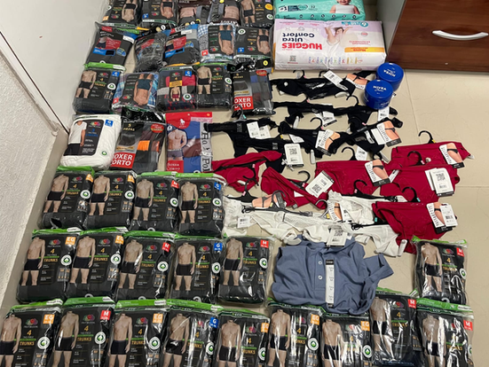 Capturan a cuatro farderos en Tecámac; huían con 50 paquetes de ropa interior