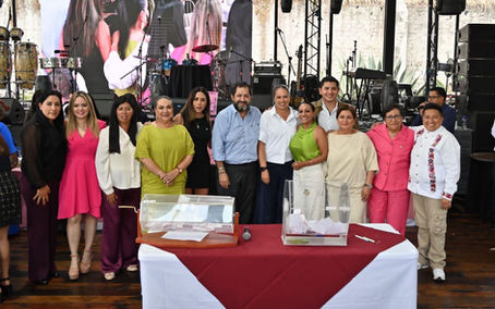 Reconoce Francisco Vázquez a madres servidoras públicas del Congreso