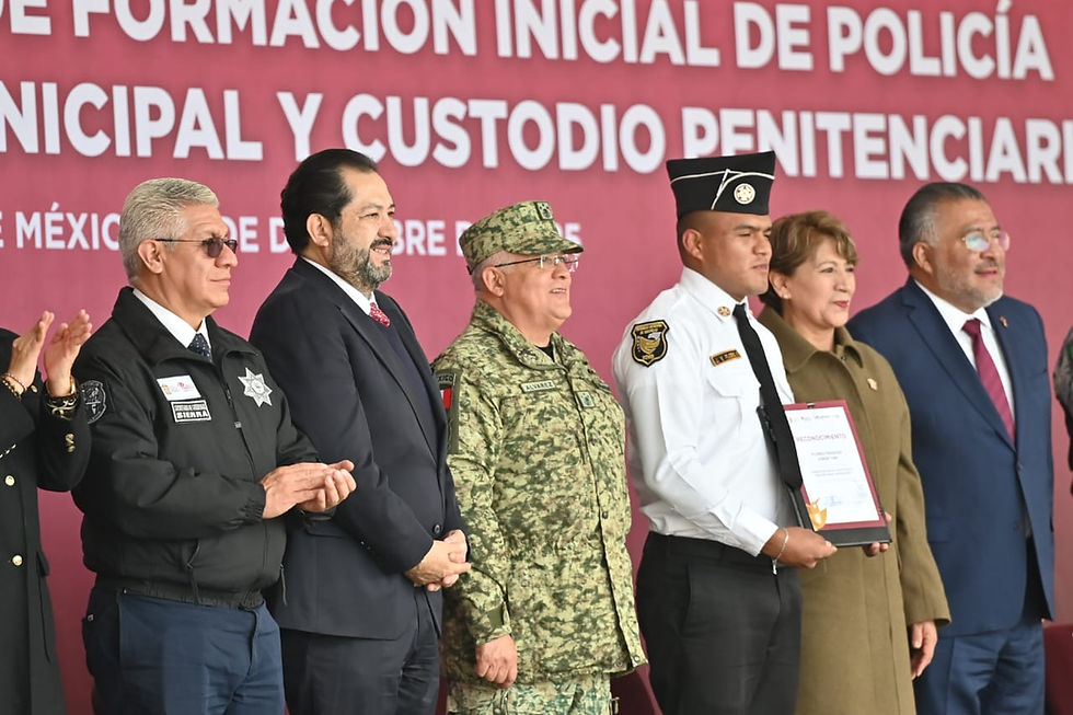 Asiste Francisco Vázquez a graduación de elementos policiales y custodios