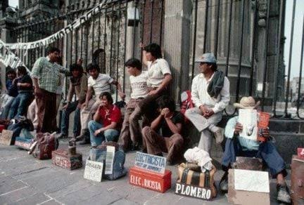 Trabajar más para ganar menos: la precariedad laboral en México