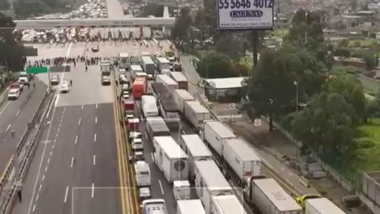 Caos en la autopista México-Puebla