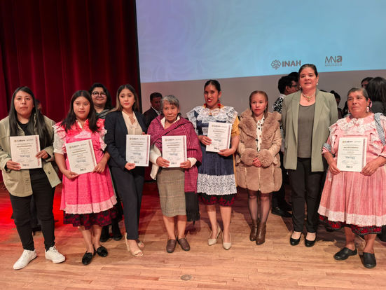 Rebozos de Tenancingo, Villa de Allende y Temascaltepec conquistan al jurado del FONART