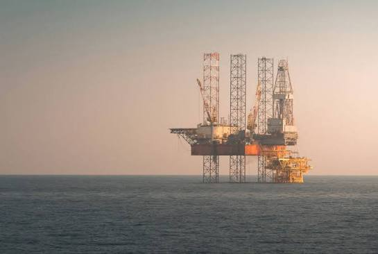 Precio del petróleo repunta y bolsas retroceden tras mensaje de Trump