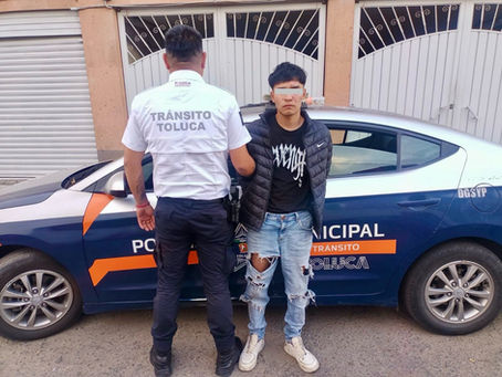 Capturan a presunto ladrón de motocicleta en estacionamiento de Coppel en Toluca