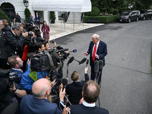 Trump y sus aliados han trazado un plan para atacar a grupos liberales